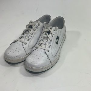 Mens Oakley White Sneakers w/Leather Uppers. Size 10.5